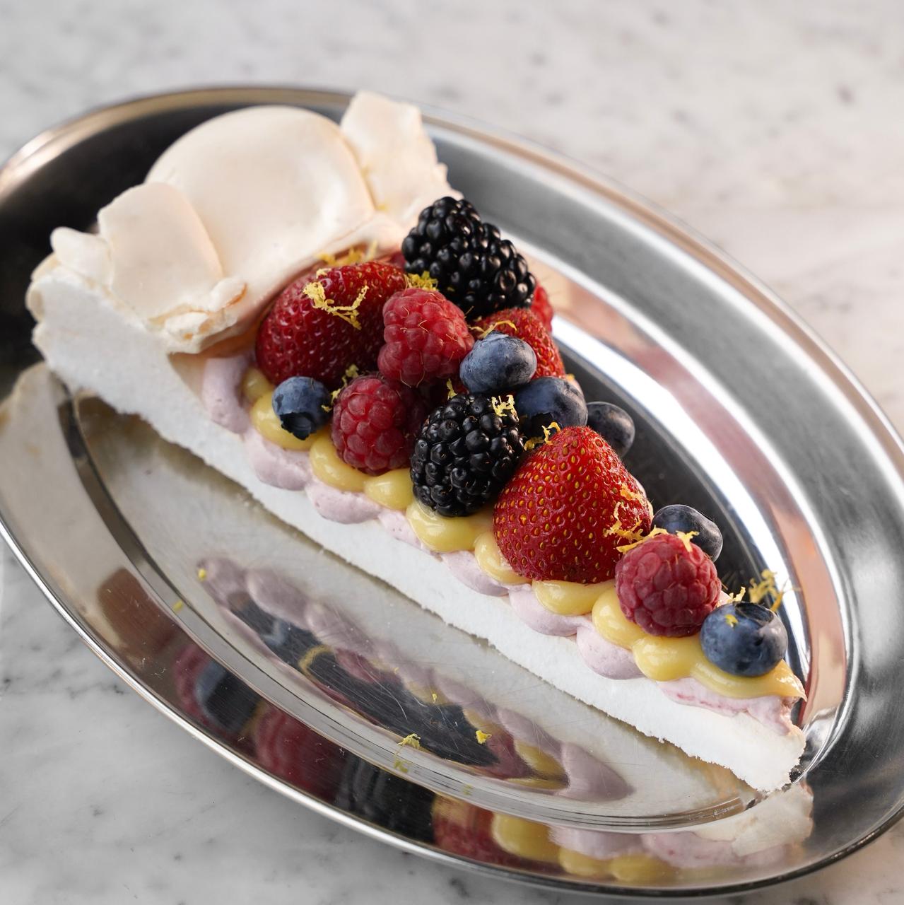 BERRY PAVLOVA